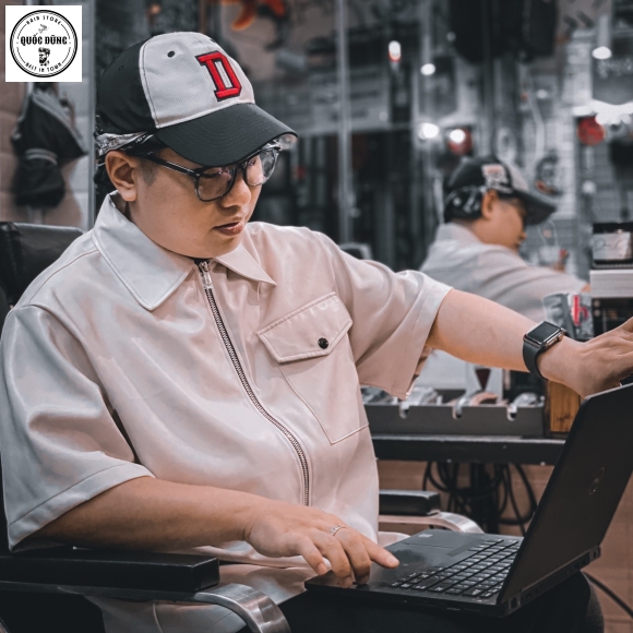 Áo  crop da tay ngắn màu kem size M,L